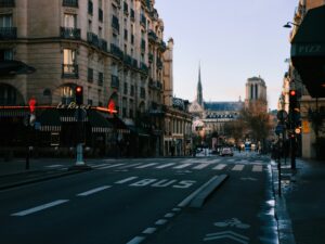 Etudiants internationaux dans le Quartier Latin a Paris