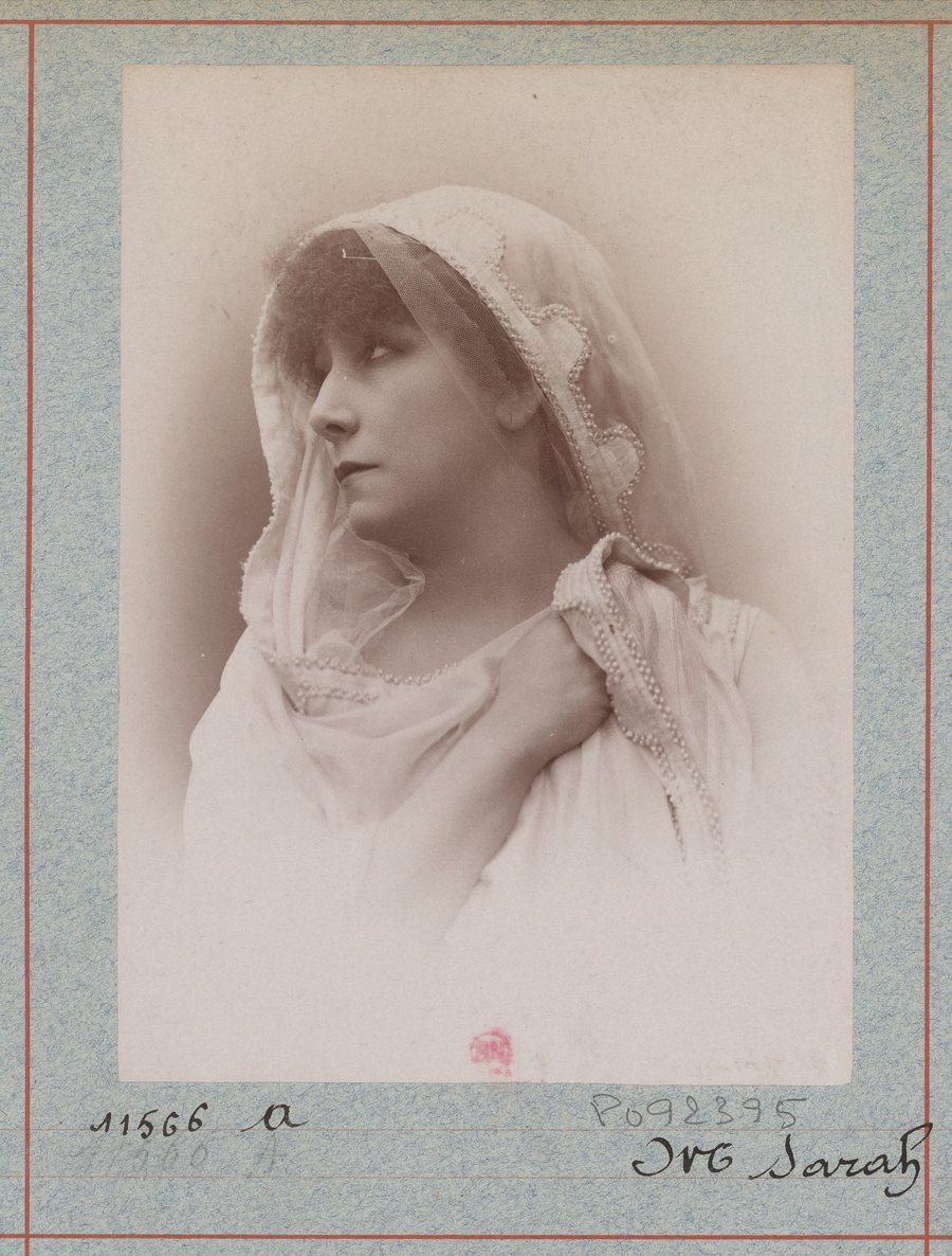 Sarah Bernhardt dans le rôle de Phèdre, photographie de la fin du XIXe siècle