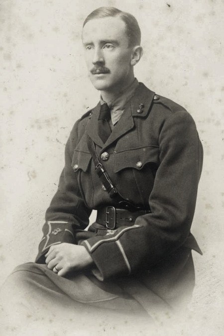 J.R.R. Tolkien en uniforme de sous-lieutenant, 1916